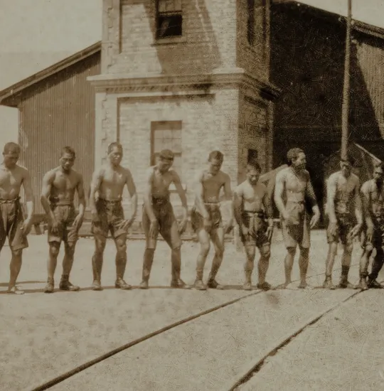 Māori at Cape Town dock, en route to the Western Front, 25 December 1916.
